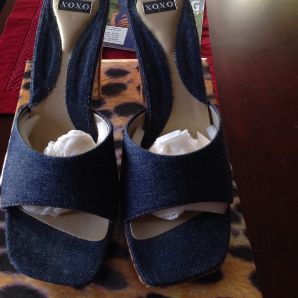 Denim slip on shoes with 3" heel. - Picture 3 of 4