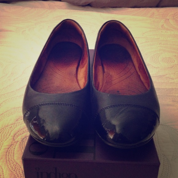 Clark's Flats + Knit Sweater + AF Cardigan