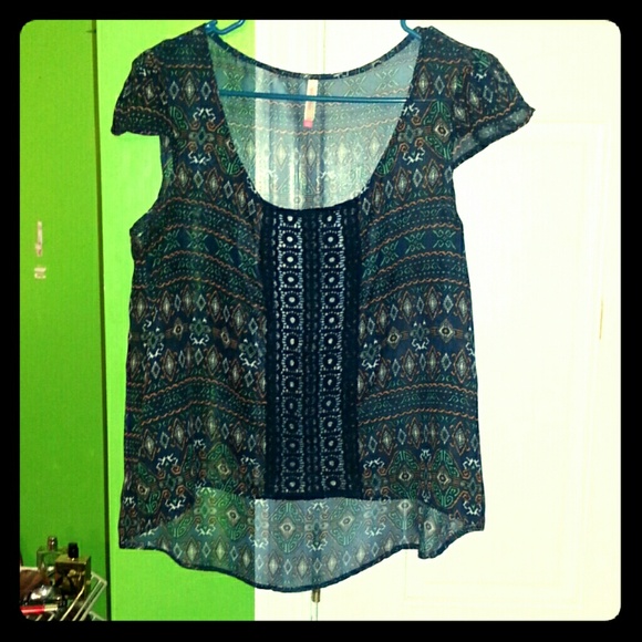 T-shirt/Blouse/Crop-top