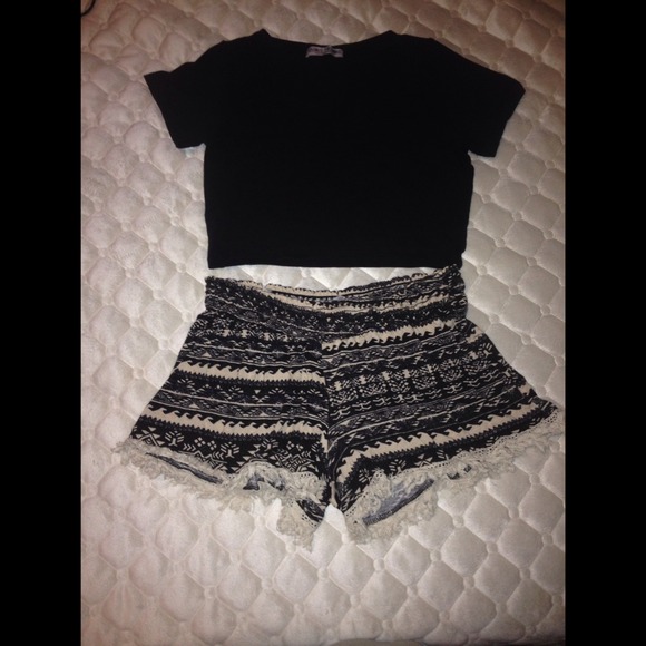 Cotton, fringy shorts.