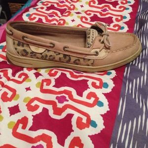 sperrys - cheetah