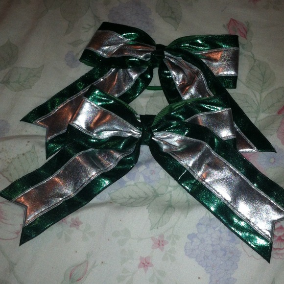 Cheer bows 🎀🎀💚
