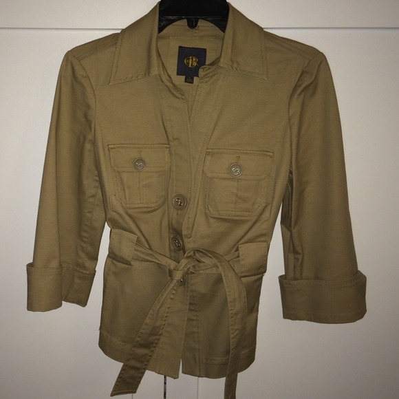 Khaki jacket can be worn like blazer