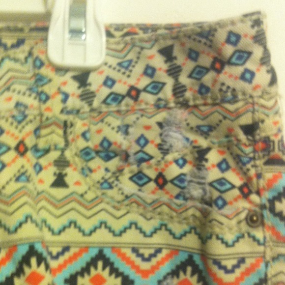 Aztec Shorts ⚡️ - Picture 2 of 4
