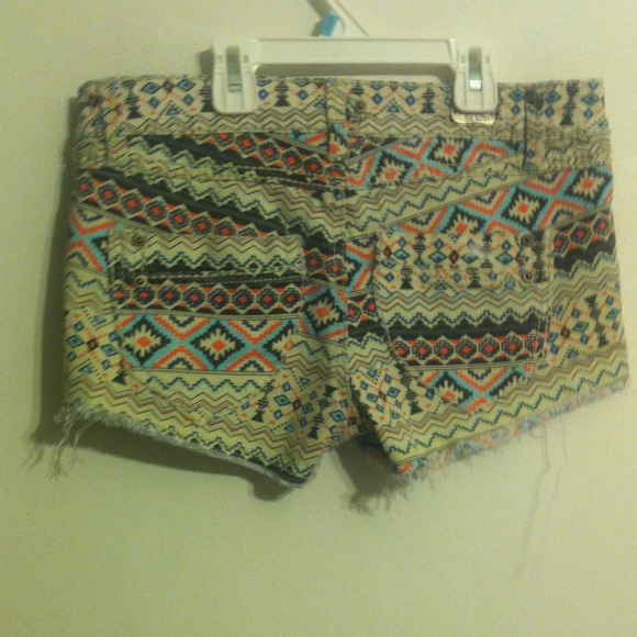 Aztec Shorts ⚡️ - Picture 4 of 4