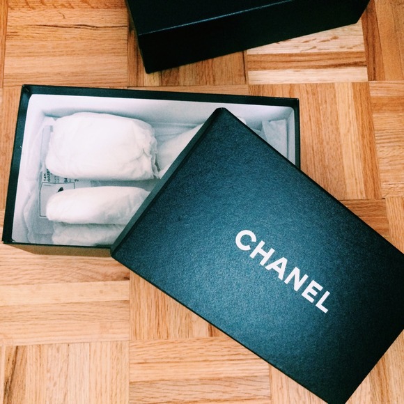 3 CHANEL SHOE BOXES - Picture 2 of 2