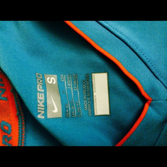 Nike Pro workout top - Picture 2 of 3