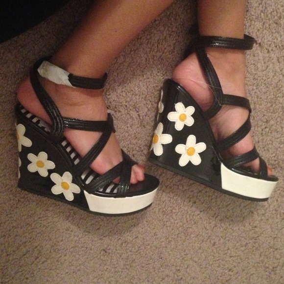 Rocket Dog Shoes - Black and White Wedges