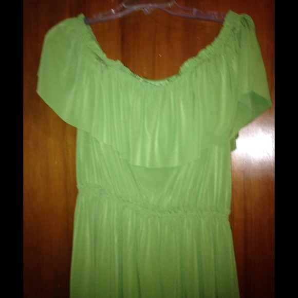 Green top. π₯JUST REDUCED! - Picture 2 of 4