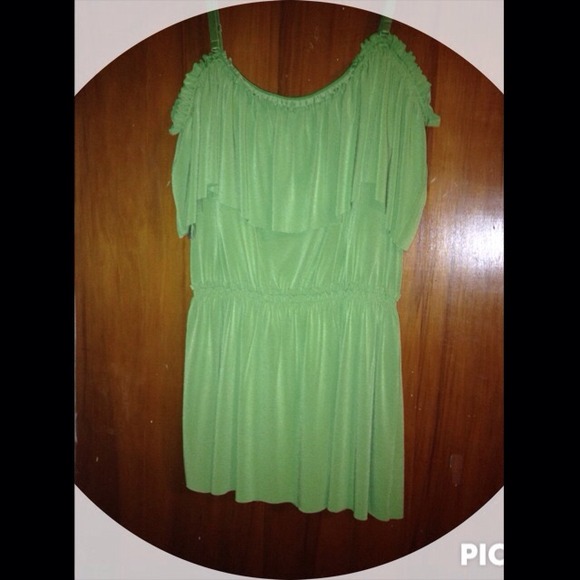 Green top. π₯JUST REDUCED! - Picture 4 of 4