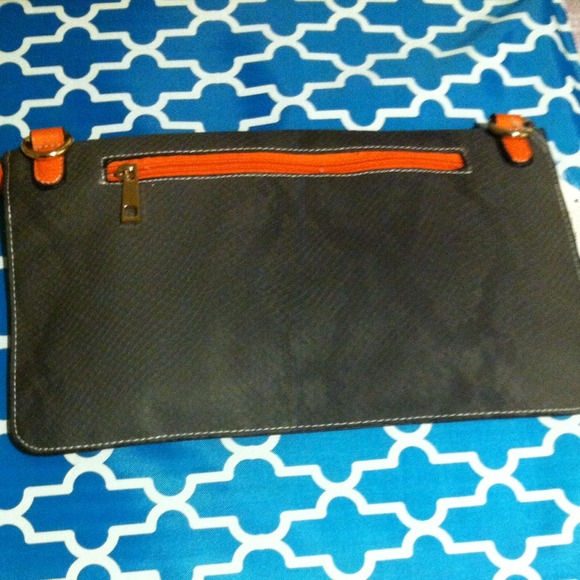 Clutch - Picture 2 of 2