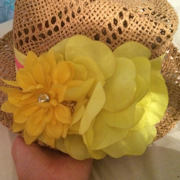 Cute hat - Picture 2 of 3