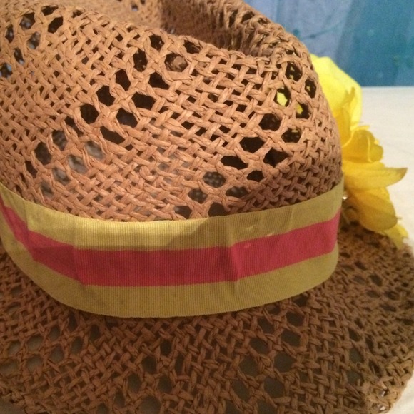 Cute hat - Picture 3 of 3