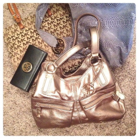 $100 TODAY ONLY! 💯 Authentic Michael Kors Handbag