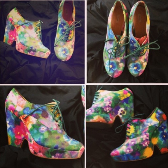 Floral print heels