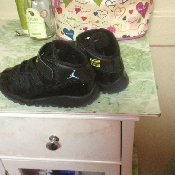 🚫SOLD🚫 Toddler air Jordan's - Picture 2 of 4