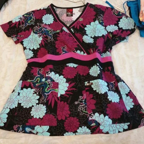 Ecko Red scrub top XL
