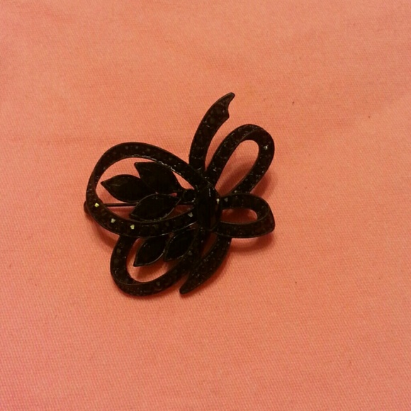 Beautiful Black Rhinestone Pin !!