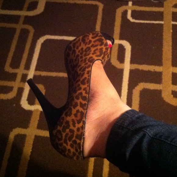 Chinese Laundry High Heels - Picture 3 of 3