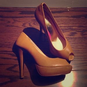 TED BAKER peep toe heel