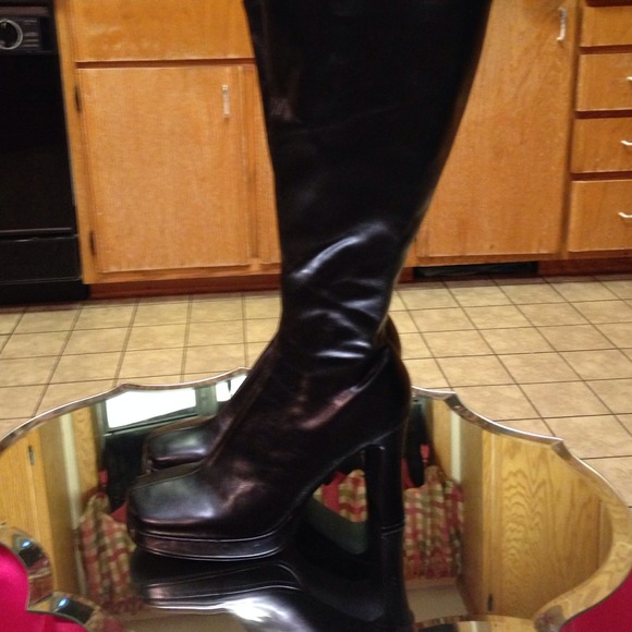 Boots - Picture 2 of 4