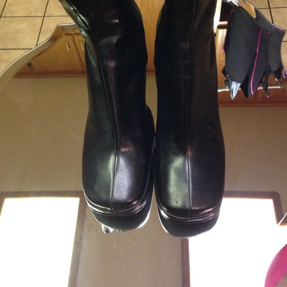 Boots - Picture 3 of 4