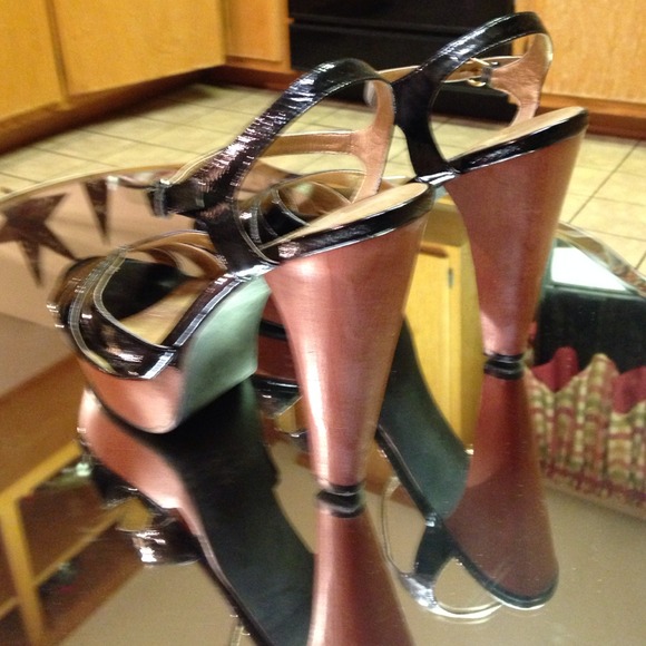 Shoes - Picture 2 of 3