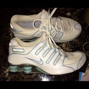 Nike shock size 7.5 great condition