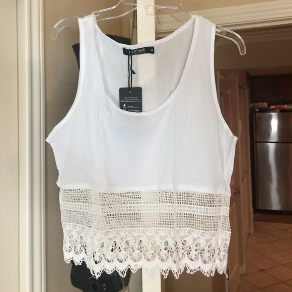 SOLD❌ White light weight crop top tank top