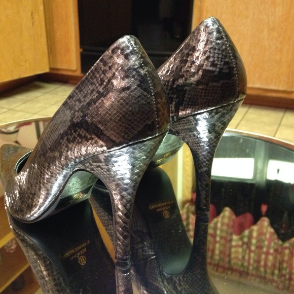 Shoes - Picture 2 of 3