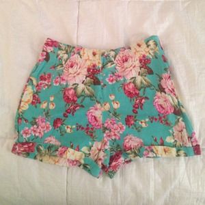 Flowered high shorts