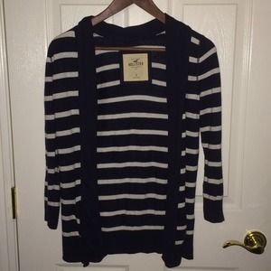 SOLD✨Navy and white cardigan