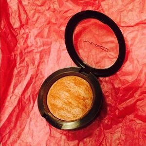 MAC Mineralized Blush / Toying Around Lipstick