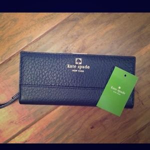 Kate Spade New Southport Ave black wallet