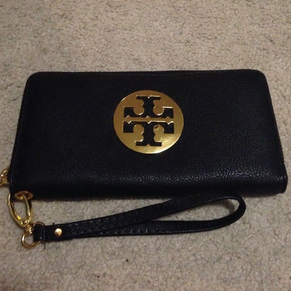Black wristlet wallet
