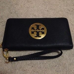 Black wristlet wallet