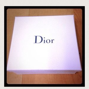 Dior (M) Box White Dior box. 7.5' *6.5'*3.5'