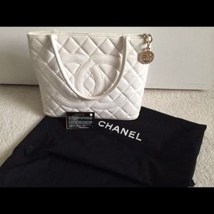 💯Authentic Chanel Medallion Tote