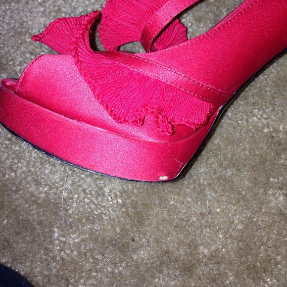 Stunning styling Bakers heels to posh around in! - Picture 3 of 3