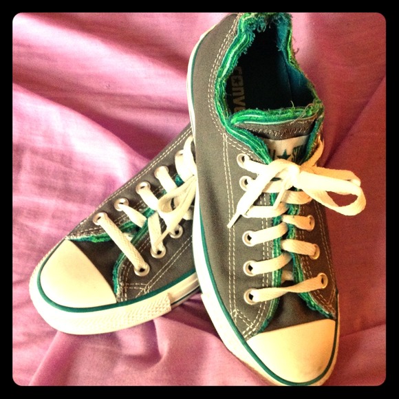 Grey with green accent converse.
