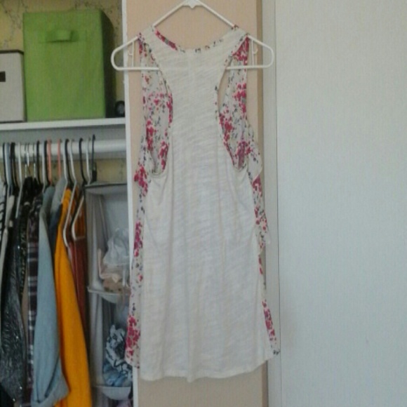 Fliral Ruffle Tanktop - Picture 2 of 3