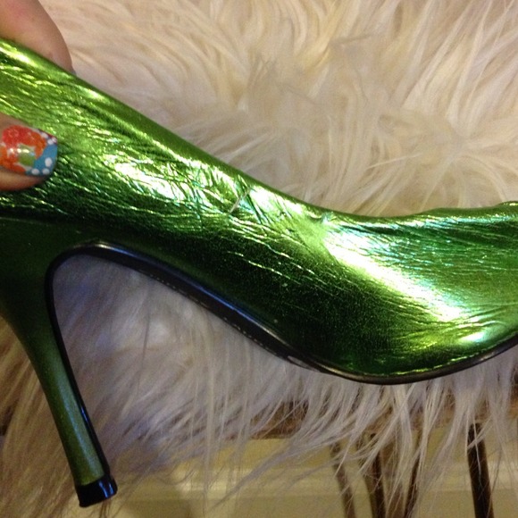 Chinese Laundry peridot green statement shoes! - Picture 4 of 4