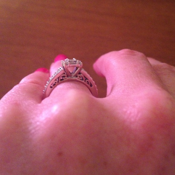 1/2 carat T.W. Diamond white gold engagement ring - Picture 3 of 3