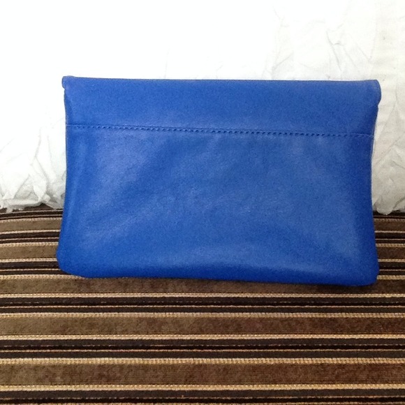 📦SOLD IN BUNDLE📦 - Blue Bow Clutch - Picture 4 of 5