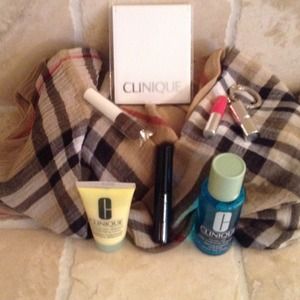 Travel size Clinique make up