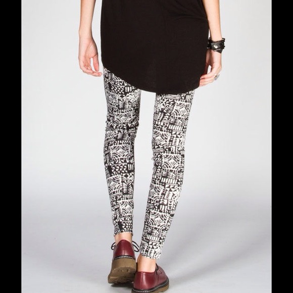 SOLD IN BUNDLE Black and White Leggings - Picture 2 of 3