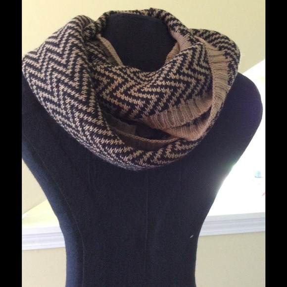 Black/brown infinity scarf