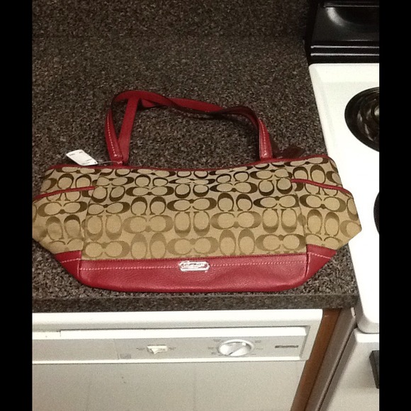 Coach - Picture 4 of 4