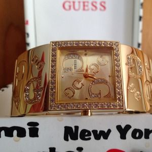 ✨Price lowered!!✨ Guess watch