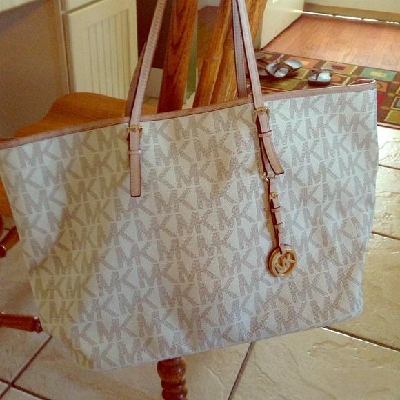 AUTHENTIC Michael Kors Large Jet Set Tote